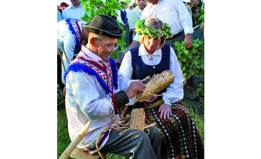 Плетение лаптей в латышской деревне (Архангельский р‑н, 2009)