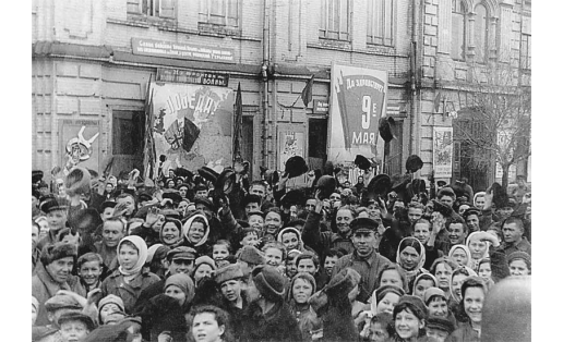 Митинг в честь Победы. Уфа, 9 мая 1945