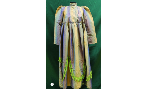 Традиционное татарское платье  из тафты. Кон. 19 — нач. 20 вв. Национальный музей РБ