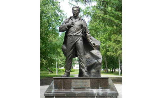 2013 Памятник А.К.Мубарякову (Парк им. В.И.Ленина). Скульптор В.А.Дворник.