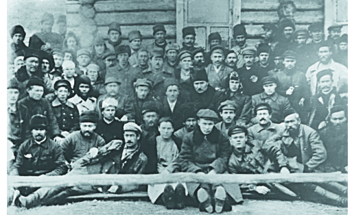 Руководители и рабочие Баймакского медеплавильного завода. 1924