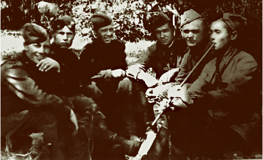 Бойцы 112‑й Башкирской кавалерийской дивизии на отдыхе. Брянский фронт, 1942 The soldiers of the 112th Bashkir cavalry division on leave. Bryansk Front, 1942