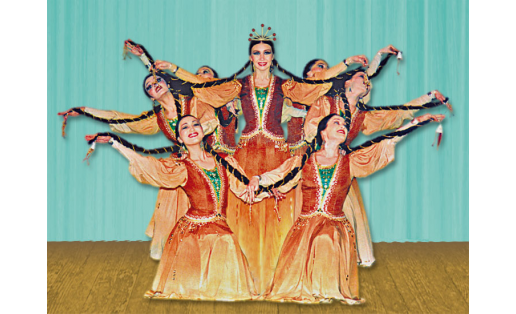 А.Т.Шафигуллина (в центре) в танце “Цветущий курай”.