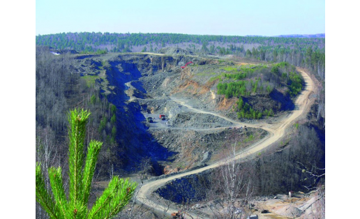 Карьер Суранского месторождения флюоритов Quarry of Suranskoye fluorite deposit