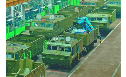 АО “Витязь”: сборочное производство двухзвенных транспортёров “Витязь”; The OAO Vityaz:  assembly production of Vityaz two-unit conveyors.
