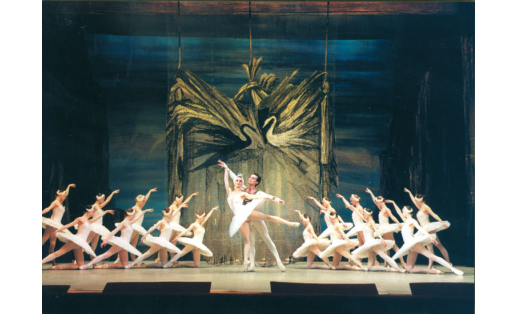 Сцена из балета “Лебединое озеро” П.И.Чайковского. БГТОиБ, 1999