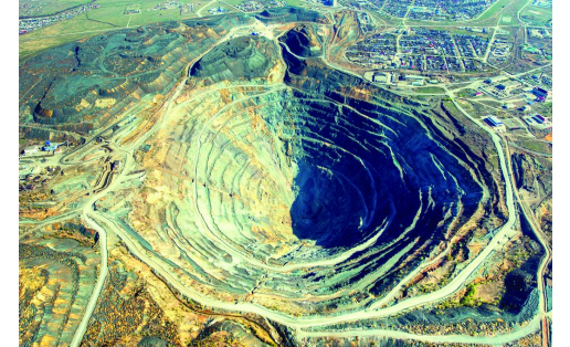 Карьер Сибайского медноколчеданного месторождения Quarry of Sibayskoye copper-sulphide deposit