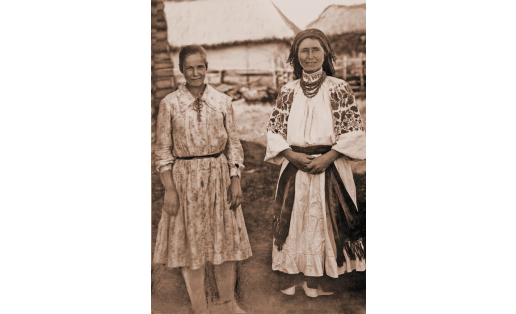 Украинки в традиционной одежде (д.Софиполь Стерлитамакского кантона БАССР, 1930)