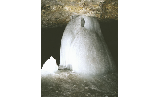 Аскынская пещера. Ледяной сталагмит