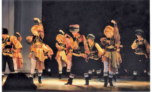 Танец “Ирендык” в исполнении театра-студии “Солнышко” Dance Irendyk performed by the theater-troupe The Solnushko