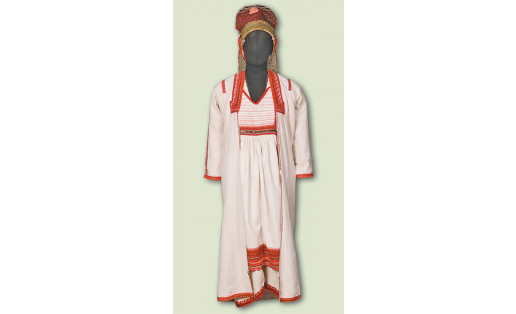 Традиционный женский костюм мордвы. Музей археологии и этнографии, Уфа