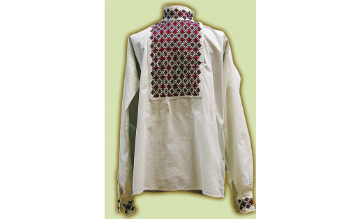 Мужская рубаха, украшенная вышивкой. 1‑я пол. 20 в. Национальный музей РБ
