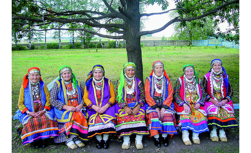 Участники фольклорного ансамбля “Марзан” (д.Старый Кызыл‑Яр Татышлинского р‑на, 2009)