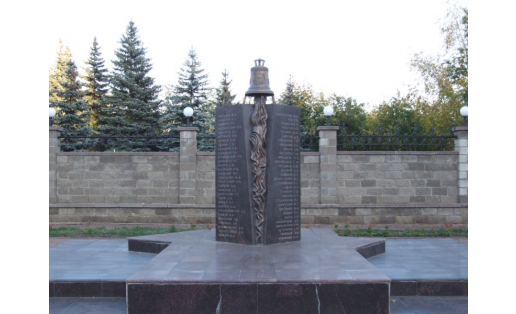 Памятник пожарным, погибшим при исполнении служебного долга (ул.Цюрупы). 2003.