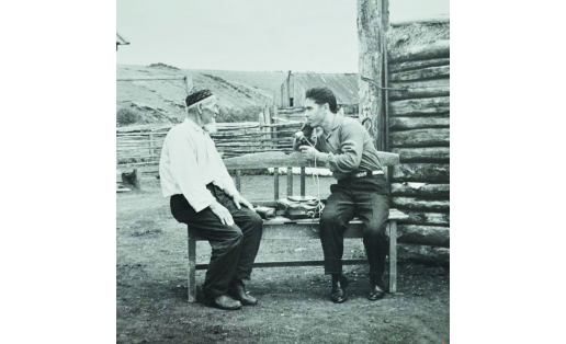 Н.Д. Шункаров (справа) с информантом. 60-е гг. 20 в. N.D. Shunkarov (from the right) and an informant. 60s, 20c.