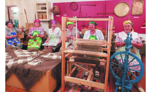 Изготовление тканой шали. Хайбуллинский район РБ Making a woven shawl. Khaibullinsky district of the RB