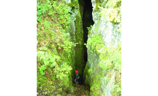Вход в пещеру Леднёва Entrance to the Lednvova Cave
