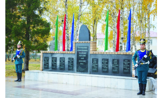 Обелиск, посвящённый воинам-афганцам, в с.Бураево The obelisk dedicated to the Afghan war soldiers in Selo Burayevo