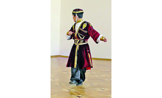 Азербайджанский танец. Фестиваль одарённых детей вынужденных переселенцев. Уфа, 2008