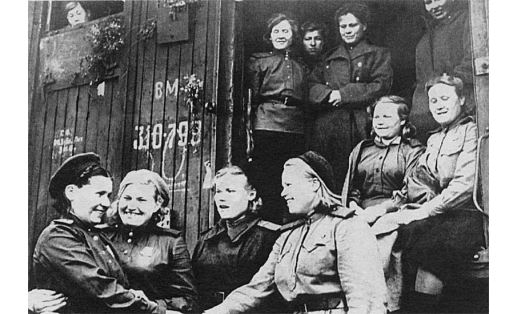 Возвращение с фронта. Уфа, 1945 Return from the front. Ufa, 1945