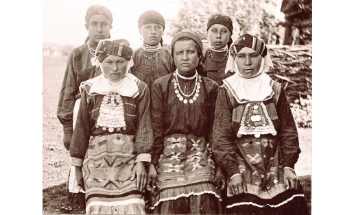 Чувашские женщины в традиционной одежде (с.Новофёдоровка Стерлитамакского кантона БАССР, 1930)