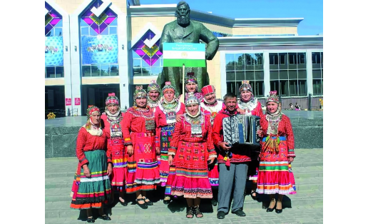 Фольклорный ансамбль “Шевле” на празднике Акатуй (г.Чебоксары, 2012)