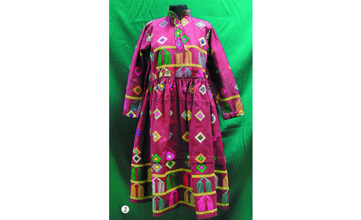 Традиционное татарское платье  из домотканого полотна с браными узорами. Кон. 19 — нач. 20 вв. Национальный музей РБ