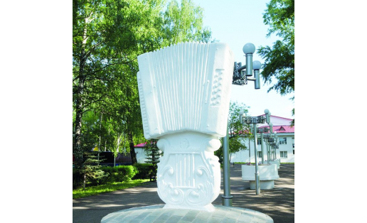 Памятник гармони в г.Янауле The Monument to Harmonica in Yanaul