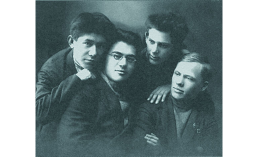 М. Хай (1-й слева) и С. Мифтахов (2-й слева). 1930