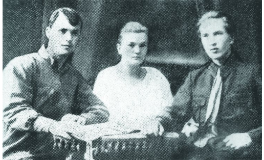 Первые комсомольцы г. Стерлитамака (слева направо: Ф. Шарыгин, М. Матюгина, Г. Чипряев)