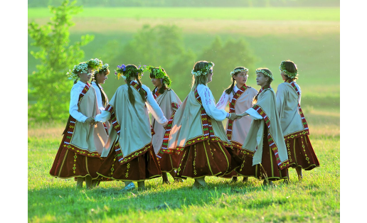 Латыши на празднике Лиго. Архангельский р-н, 2009 Latvian people at the Feast of Ligo. The Arkhangelsky Raion, 2009. Рис. 1