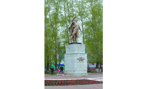 Памятник воину-освободителю в г.Нефтекамске The Monument to the Soldier-Liberator in Neftekamsk
