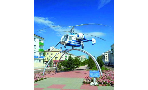 Стела, посвящённая вертолётостроителям г.Кумертау A monument dedicated to the helicopter builders of Kumertau