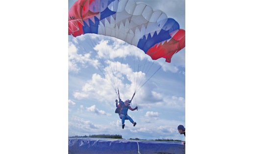 Всероссийские соревнования среди федеральных округов по парашютному спорту. Рыбинск, 2009. Выступает Е.Ю.Торгашева