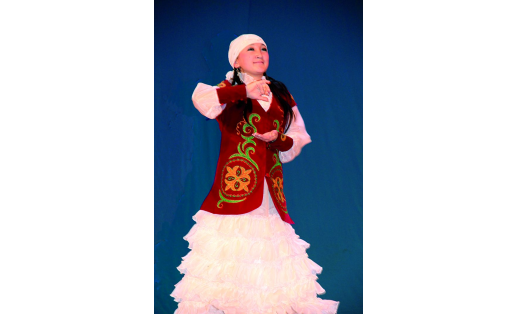 Киргизский танец. Фестиваль национальных культур “Цветы Азии”. Уфа, 2012